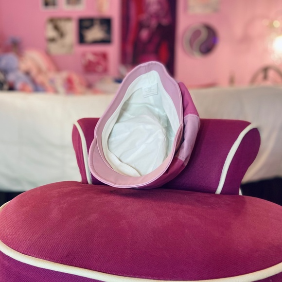 Urban Outfitters Y2k Style Novelty Newsboy Cap Pink Faux Leather Statement Hat - Picture 4 of 5